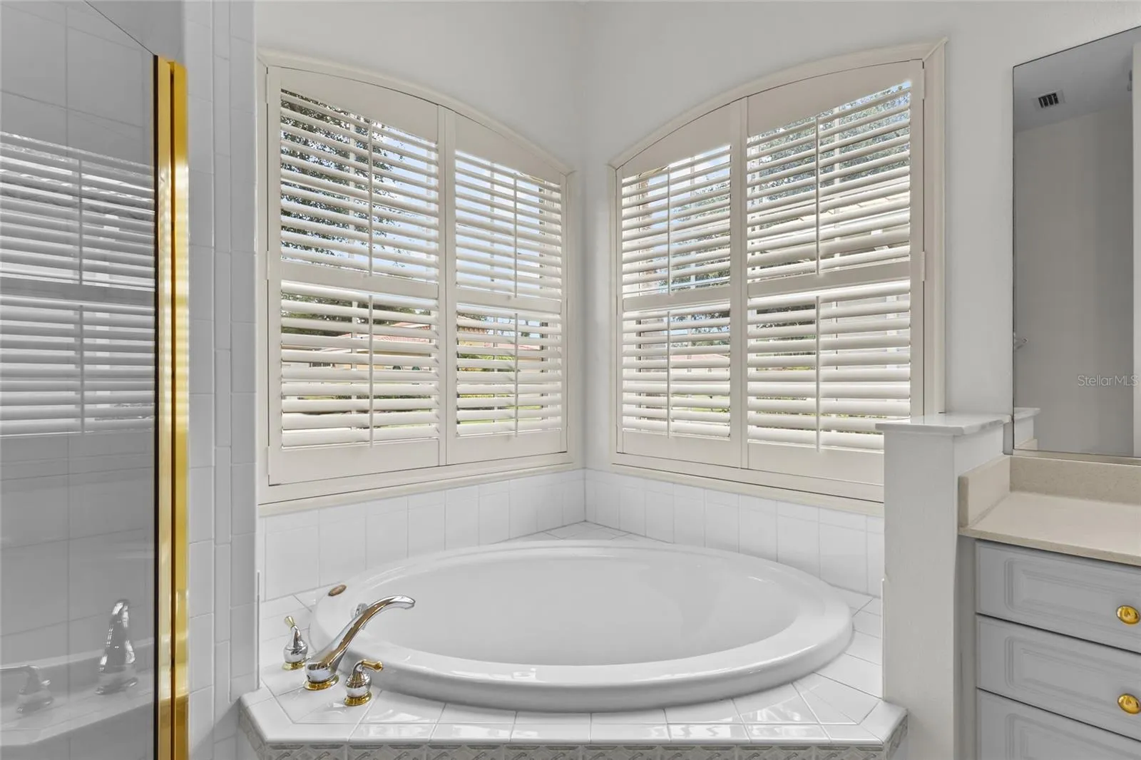 Tub with plantation shutters