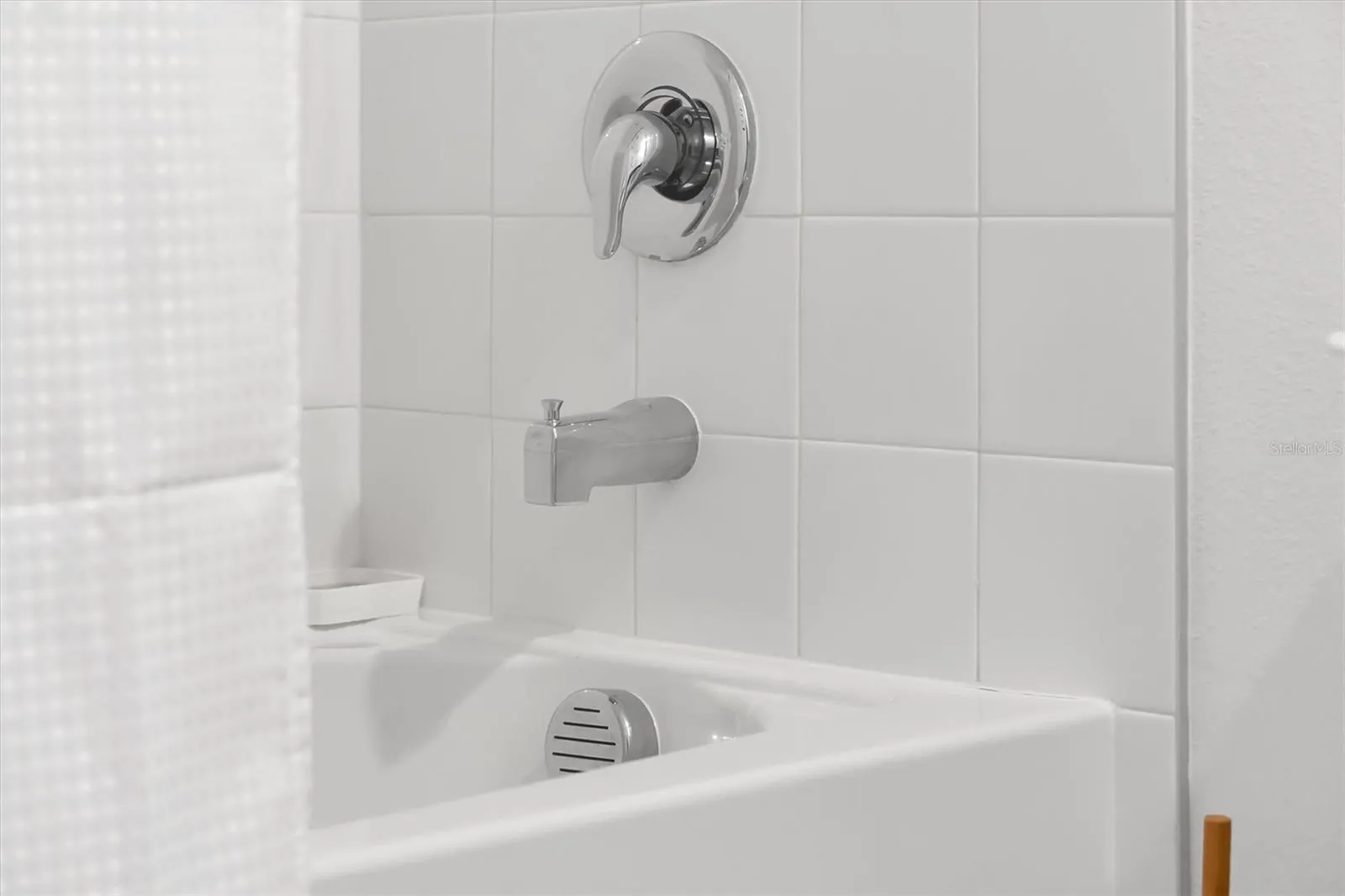 Bathroom 3 - shower / bathtub - Second Floor