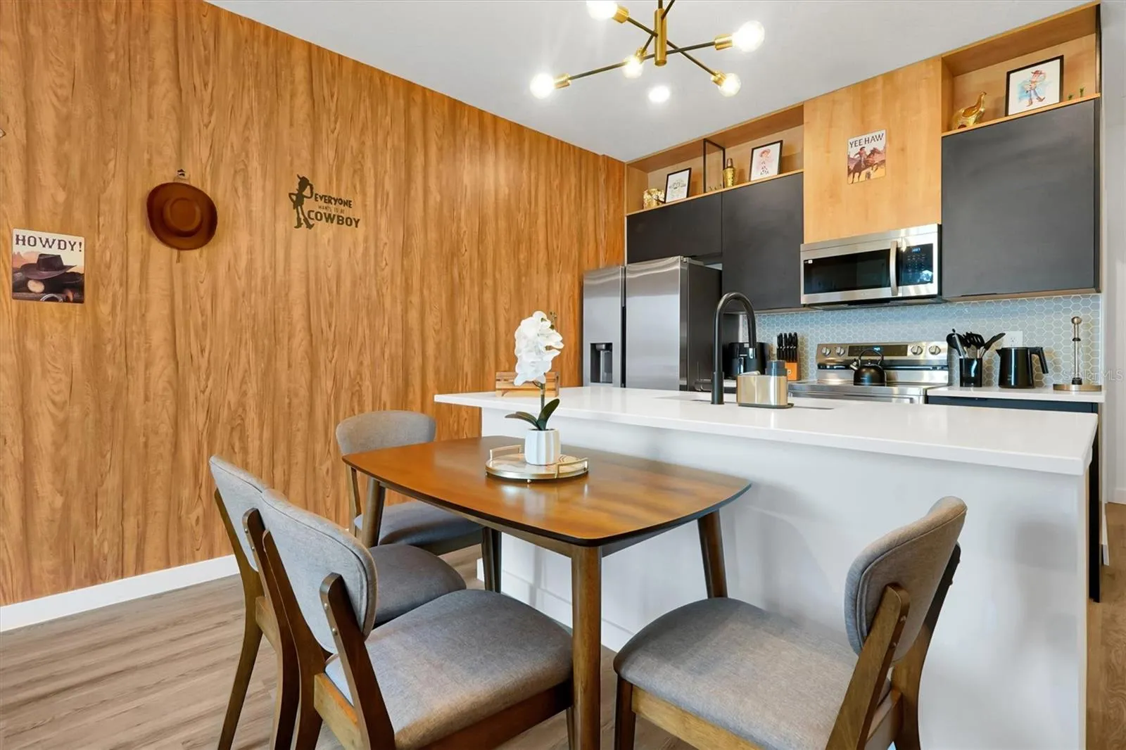 Dining table - Kitchen