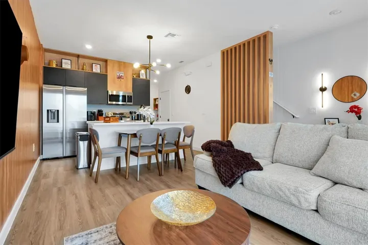 Kitchen / Living Room