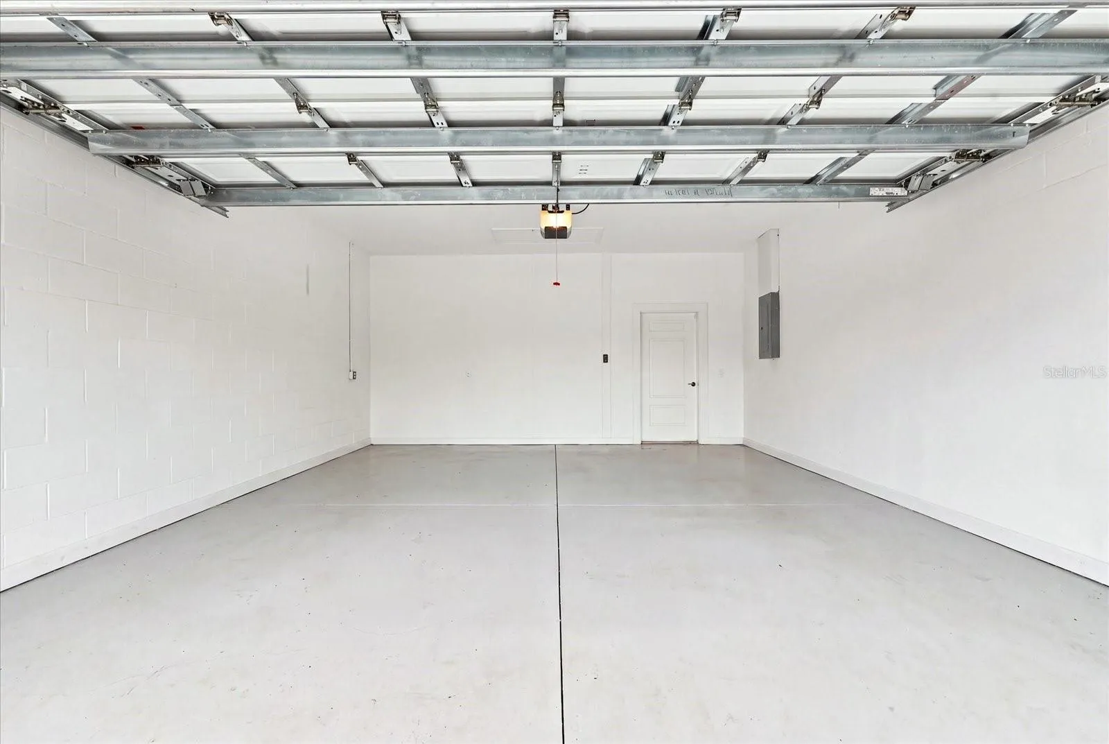 2 CAR GARAGE