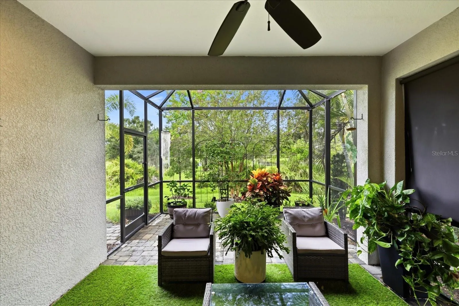 EXTENDED LANAI