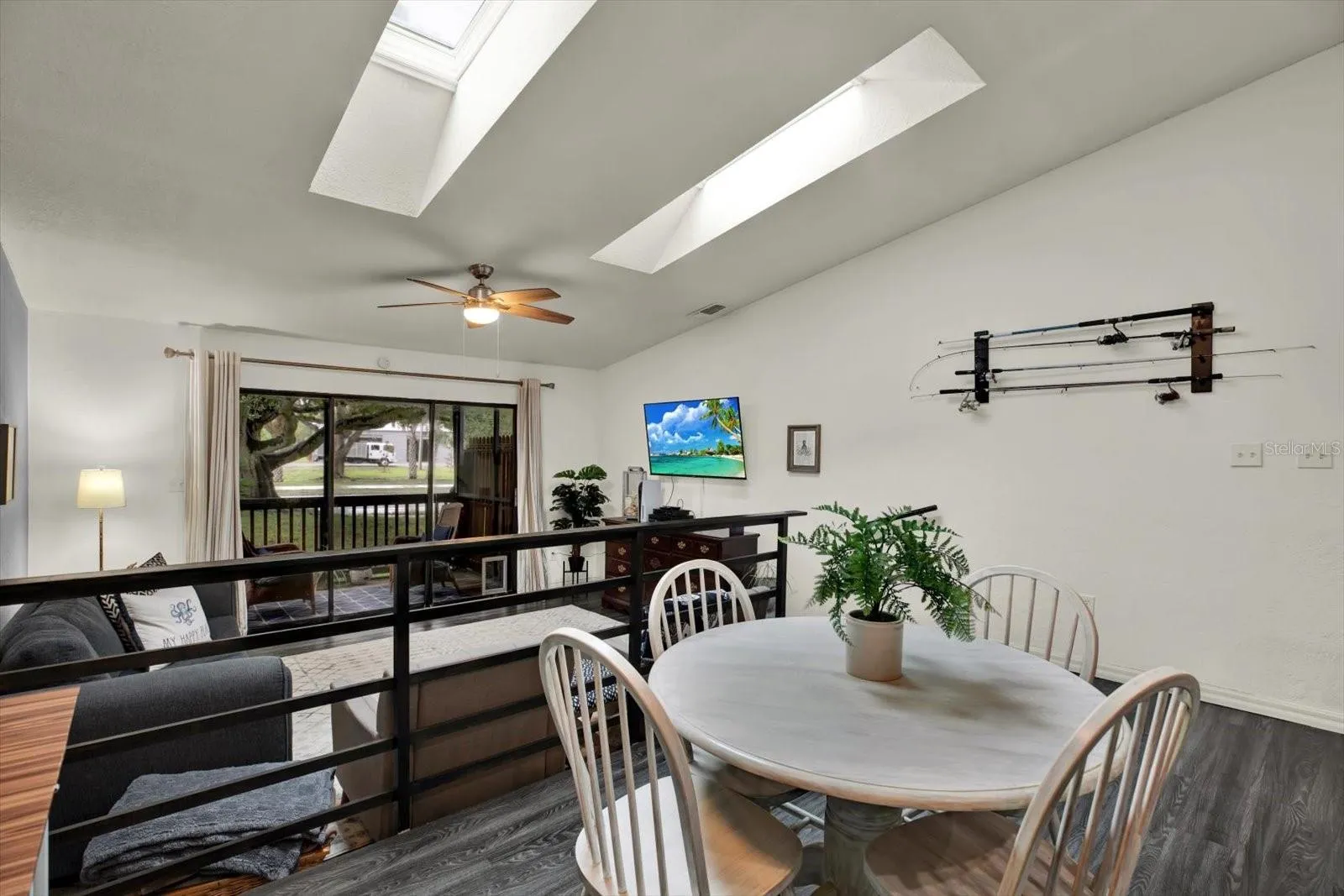 Dining Space/ Coffee/ Cafe Bar Area