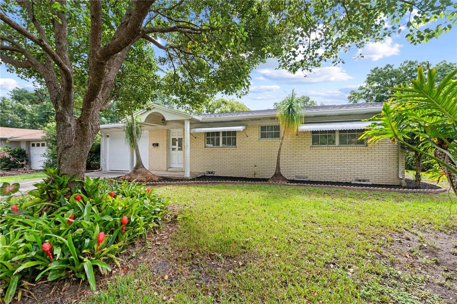 BRAND NEW ROOF, BRAND NEW A/C, UPDATED ELECTRIC and LOCATION are the headlines for this cutie!