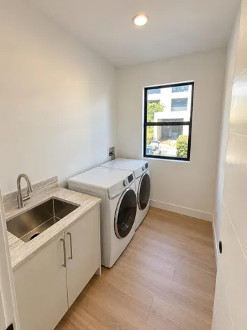 Floor 2 Wash Room