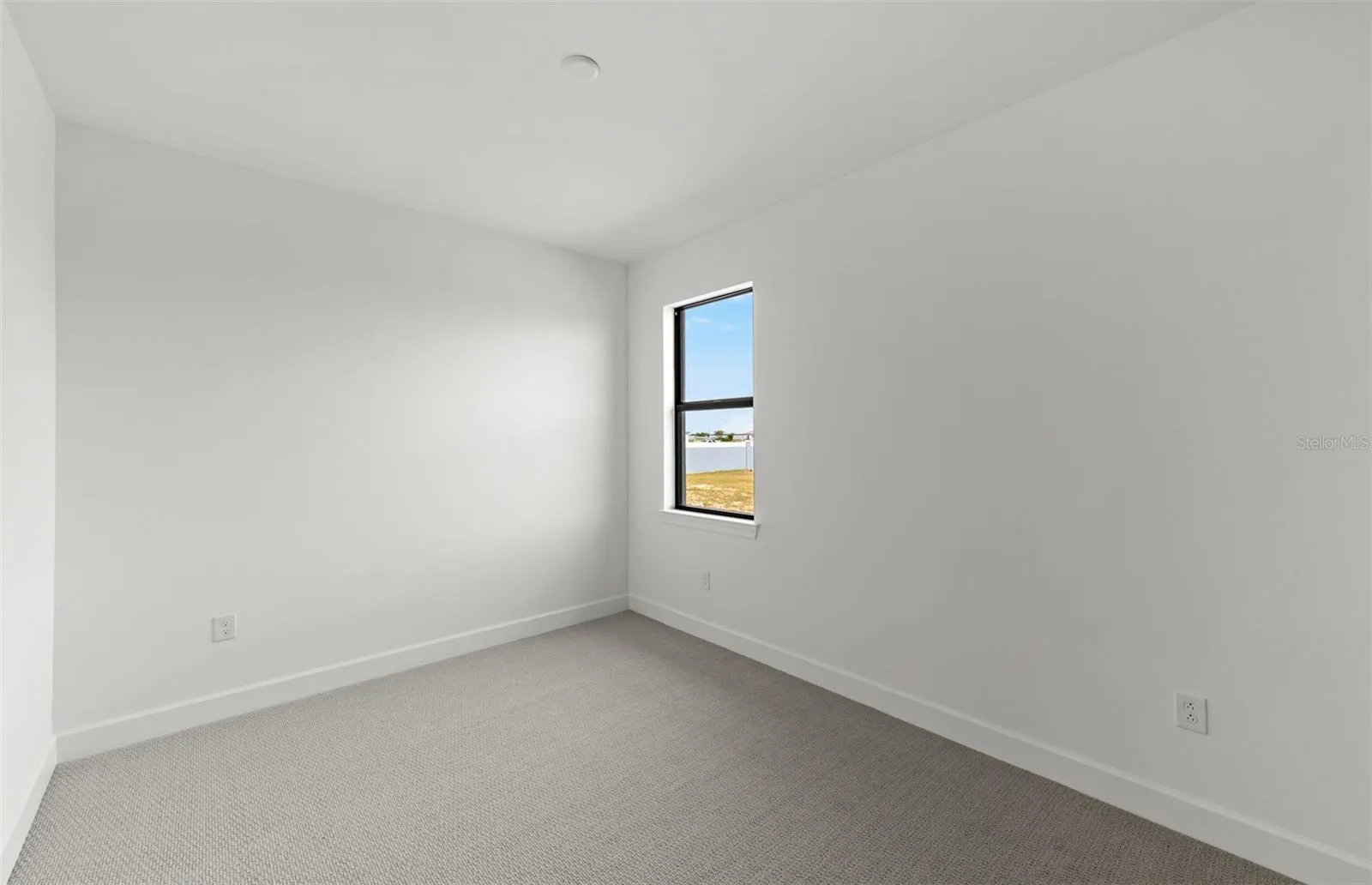 Photos are of similar Mystique floorplan. Homes may vary.