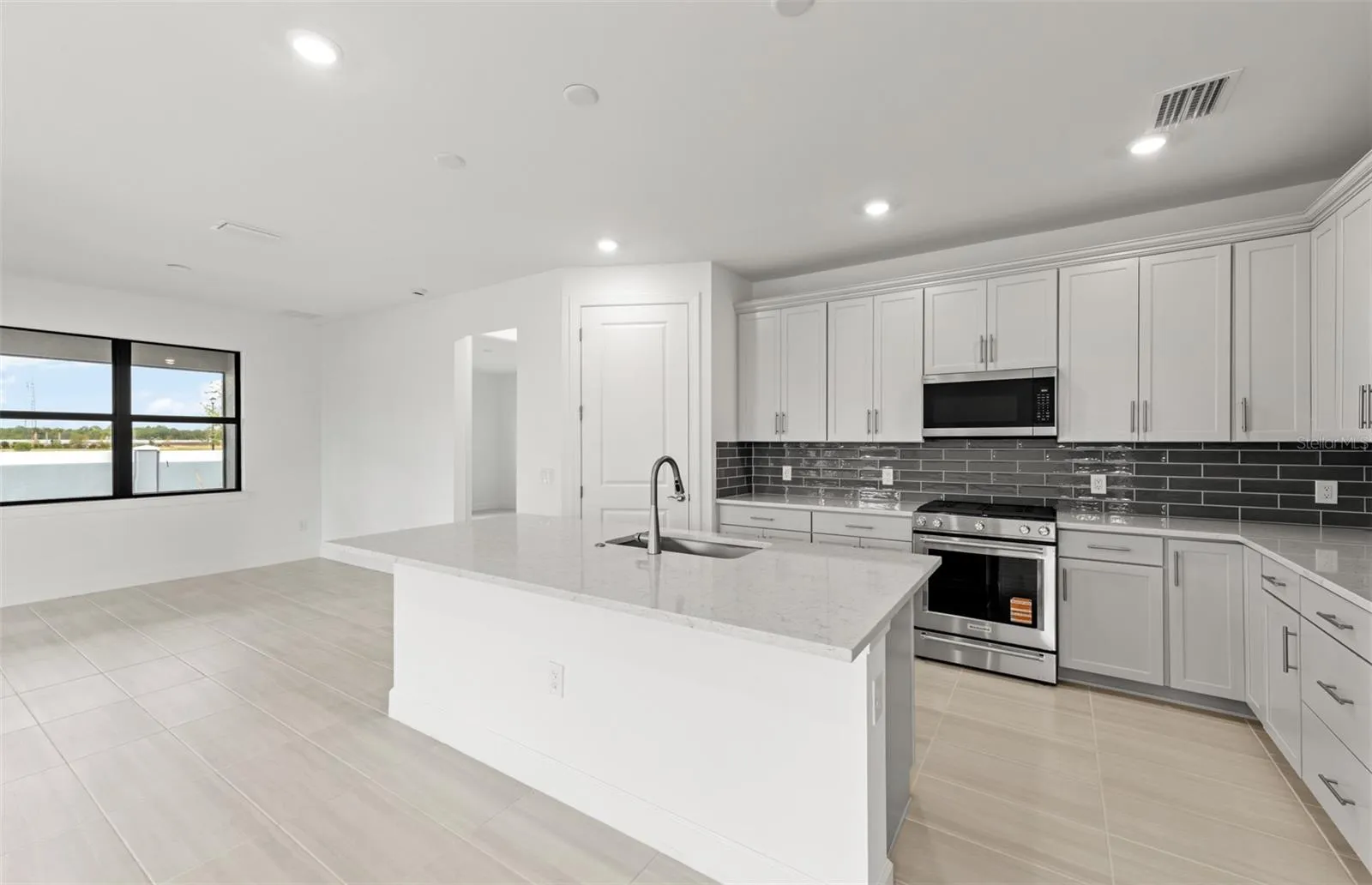 Photos are of similar Mystique floorplan. Homes may vary.