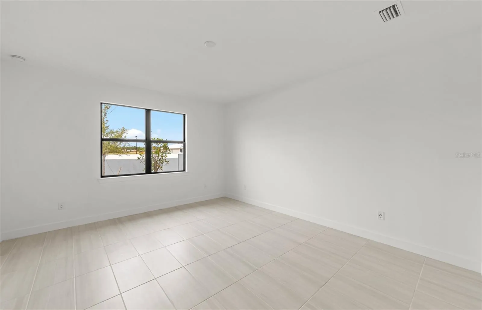Photos are of similar Mystique floorplan. Homes may vary.