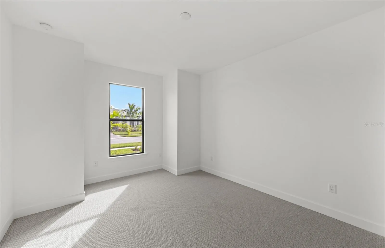 Photos are of similar Mystique floorplan. Homes may vary.