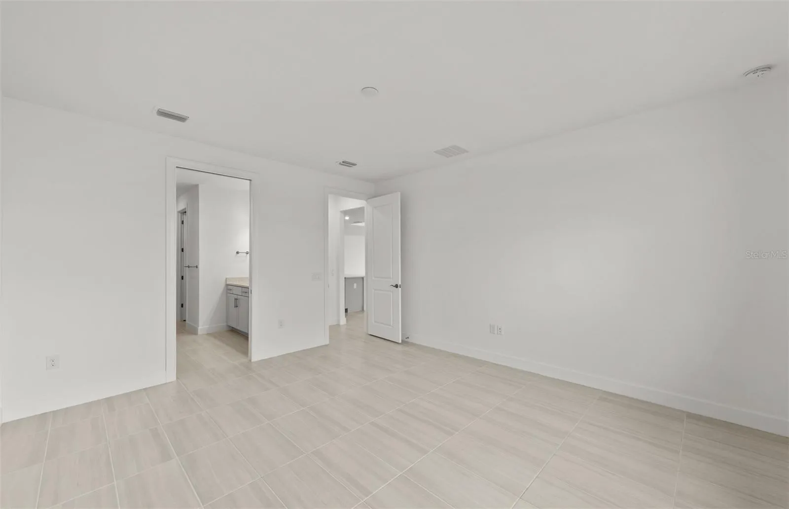 Photos are of similar Mystique floorplan. Homes may vary.