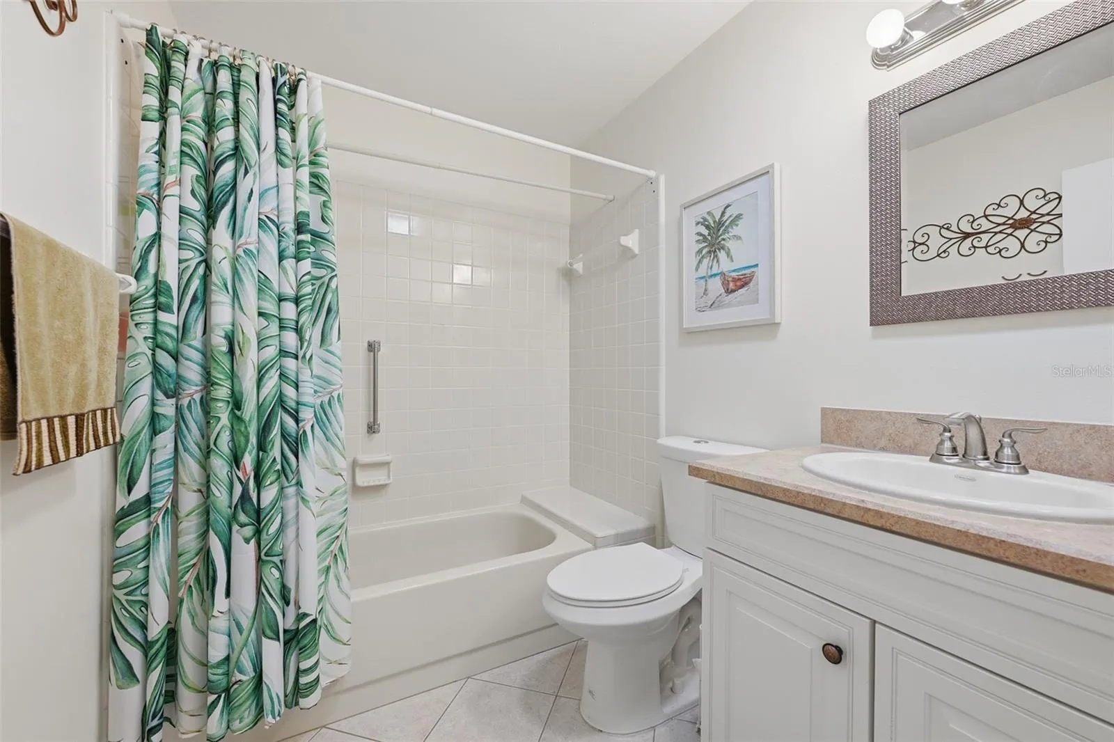 Guest Bathroom w/full size tub &amp; Shower