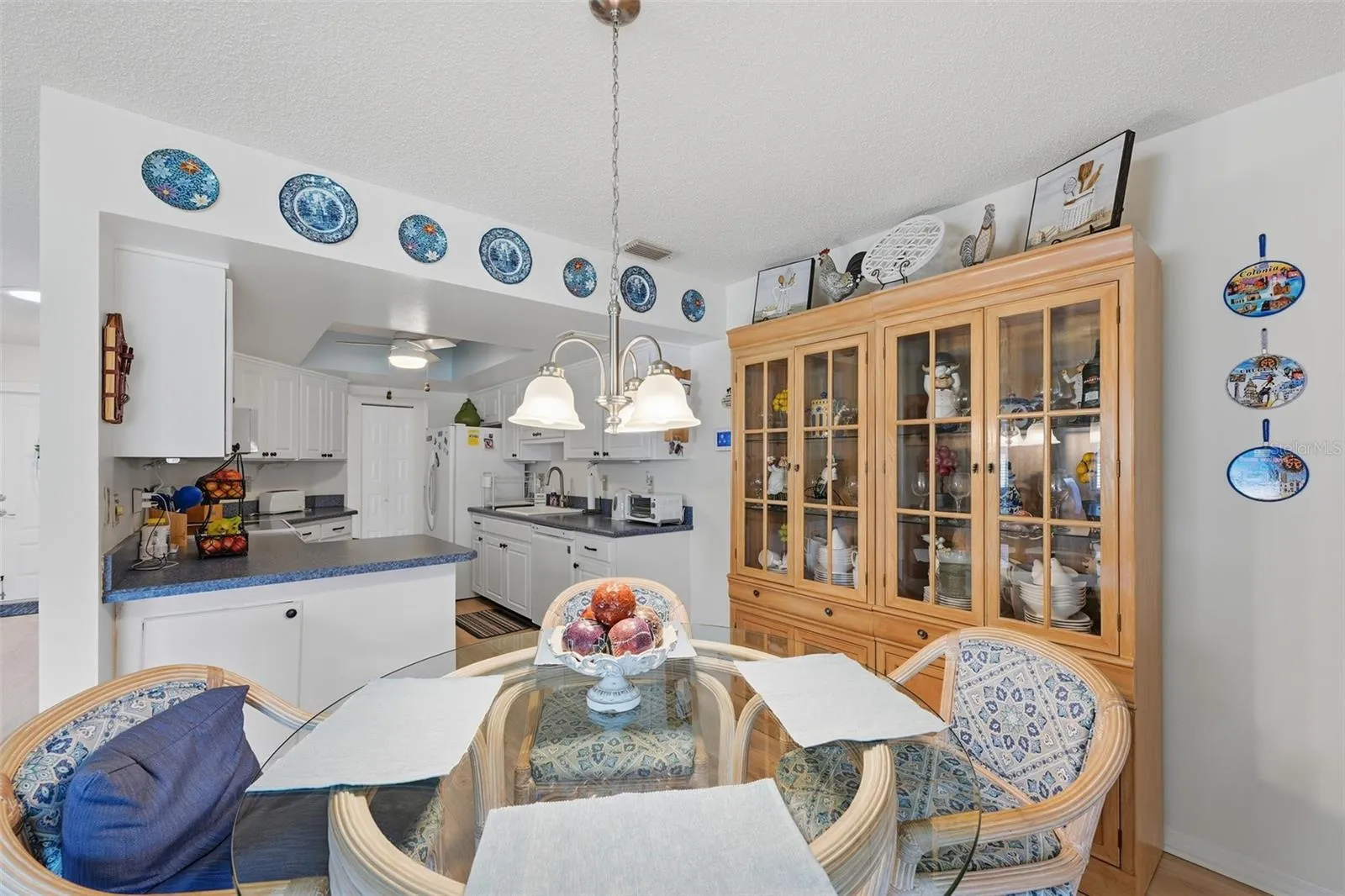 Dinette area just off the Kitchen