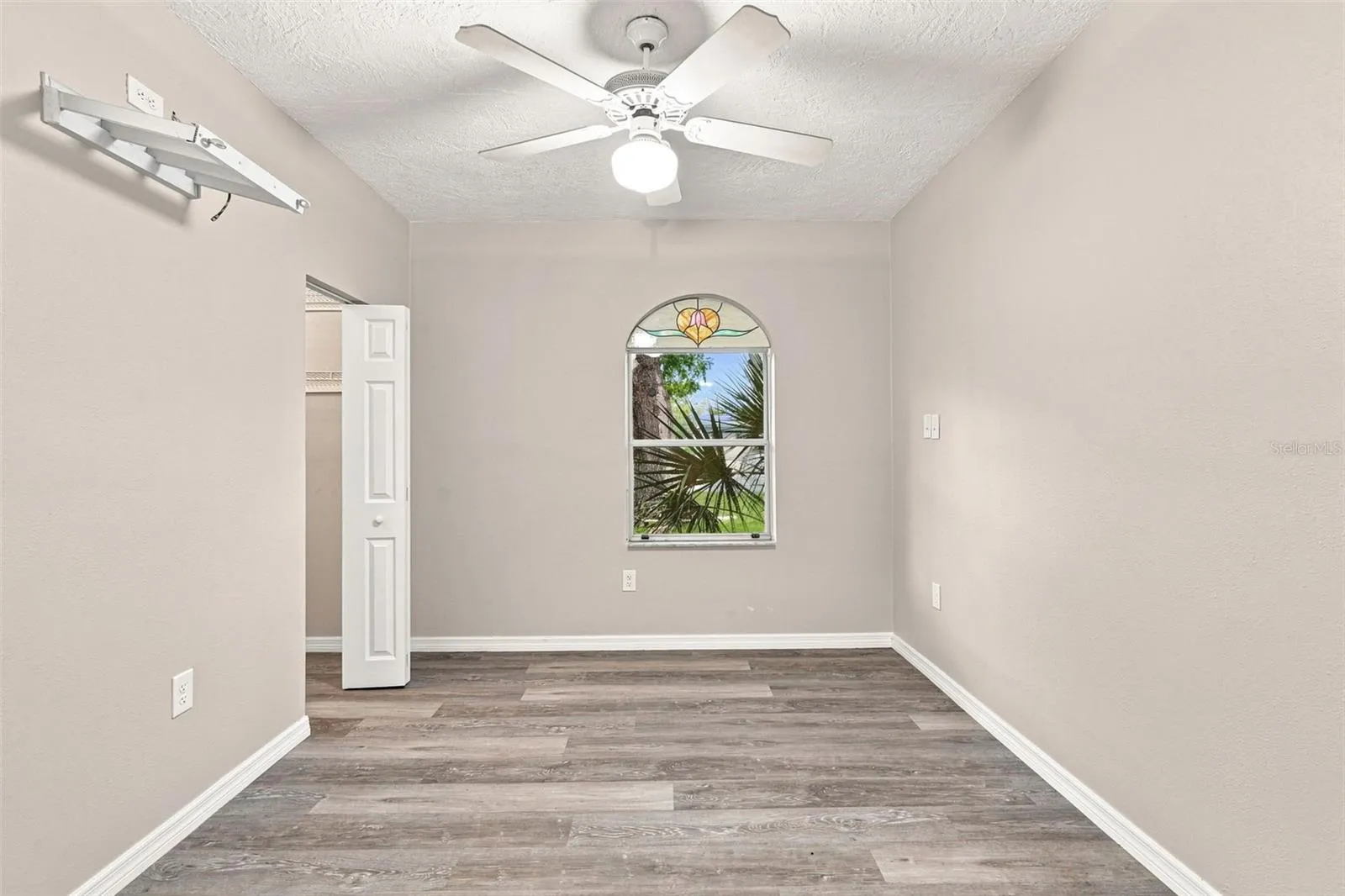Primary Suite with Walk-In Closet