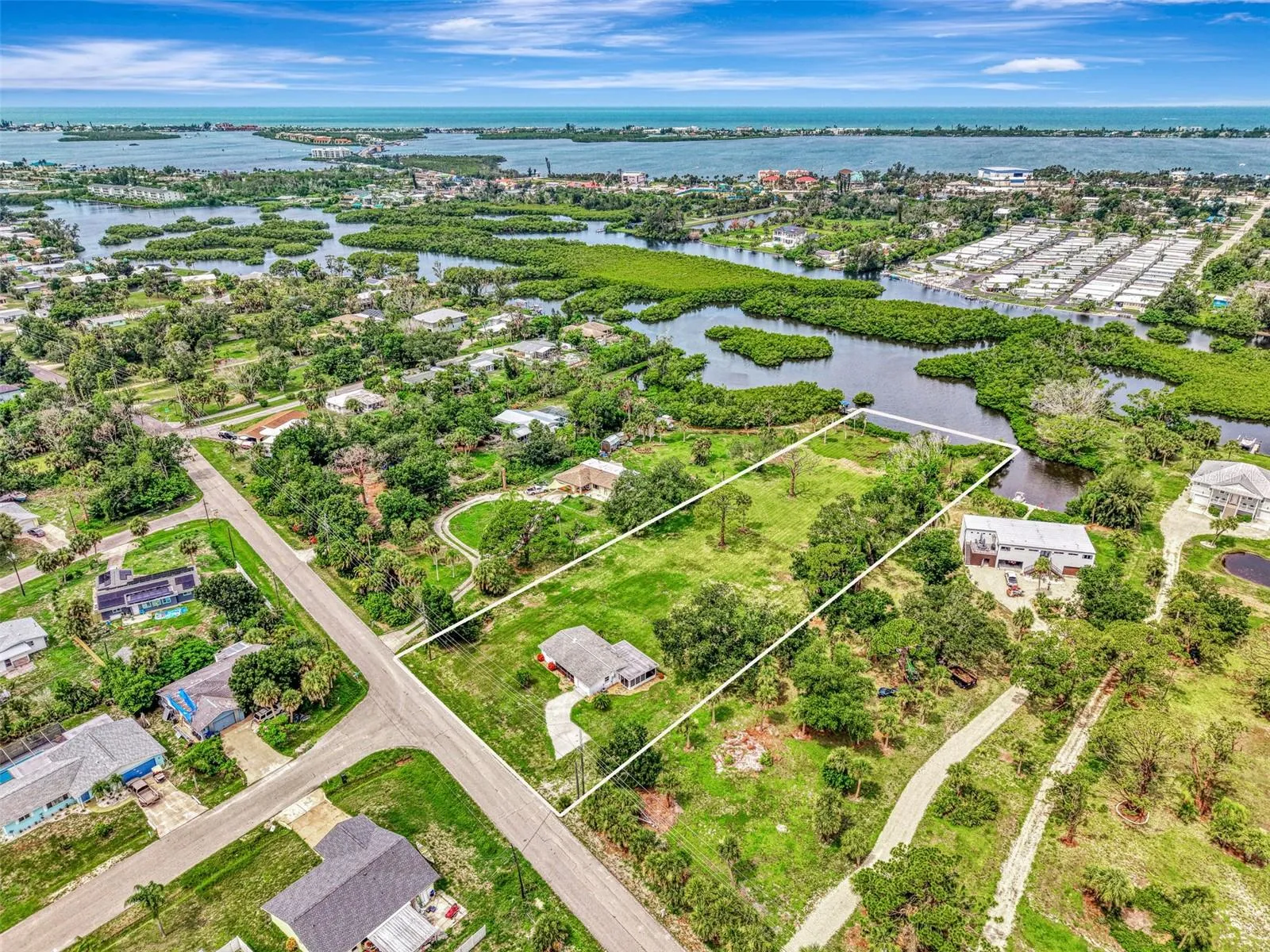 Note the gulf in the distance.  Godfried cree at the end of this property goes out to the gulf with one bridge.