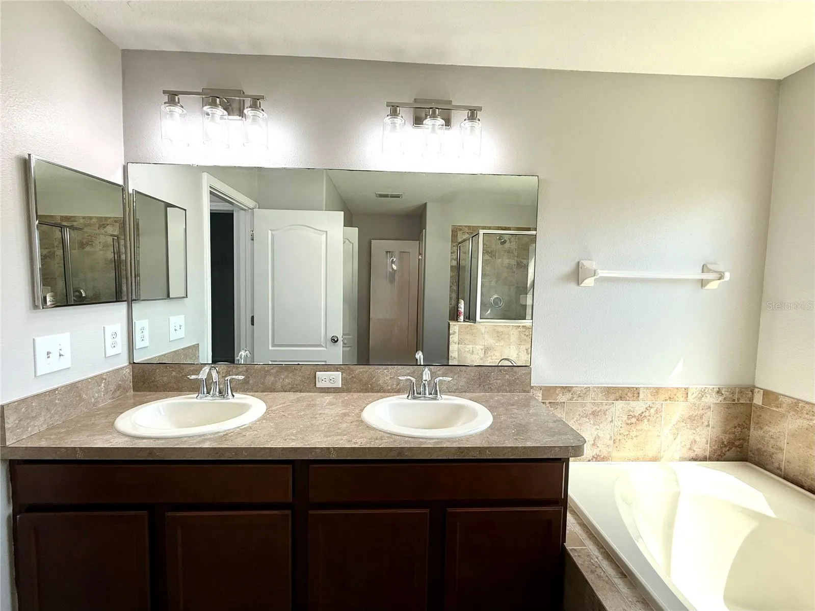 Master Bathroom - 2nd Floor