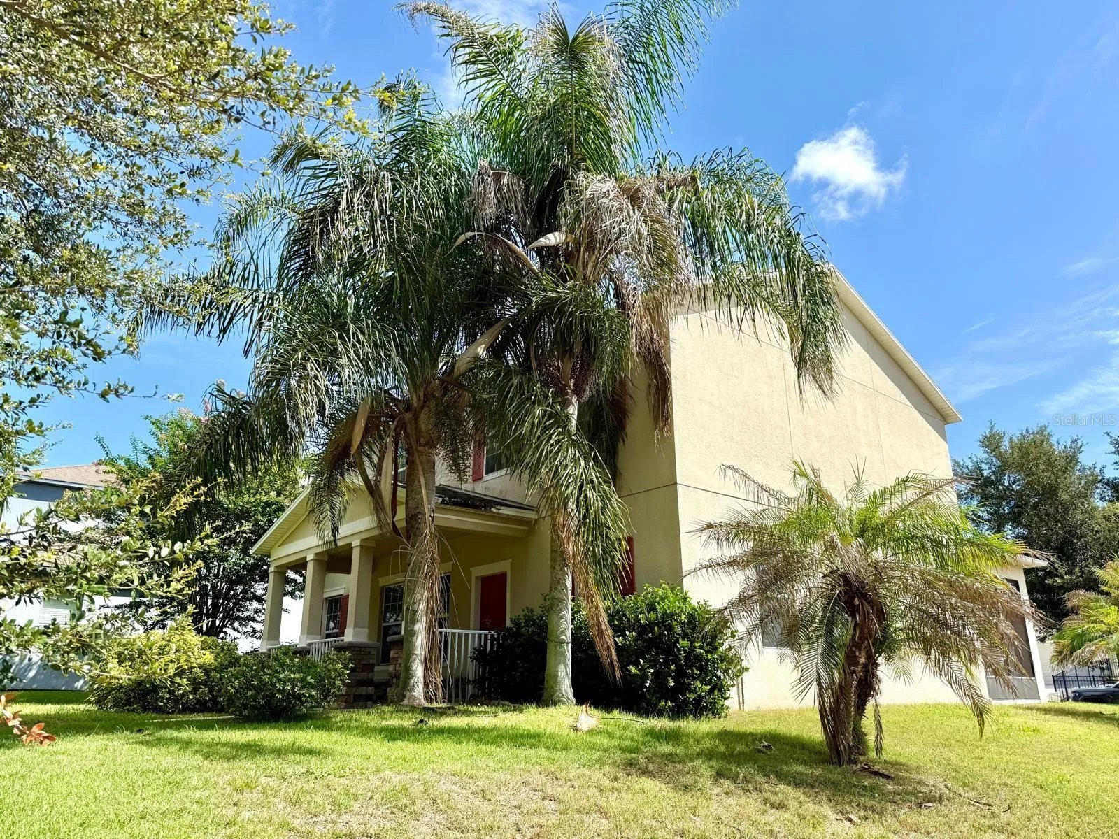 Exterior Side Walk