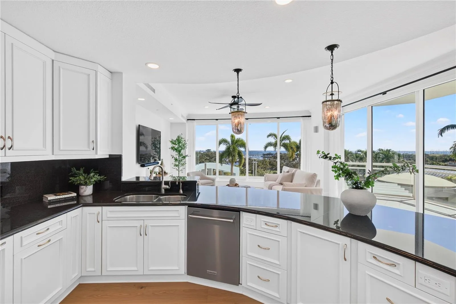 Kitchen &amp; Family Room