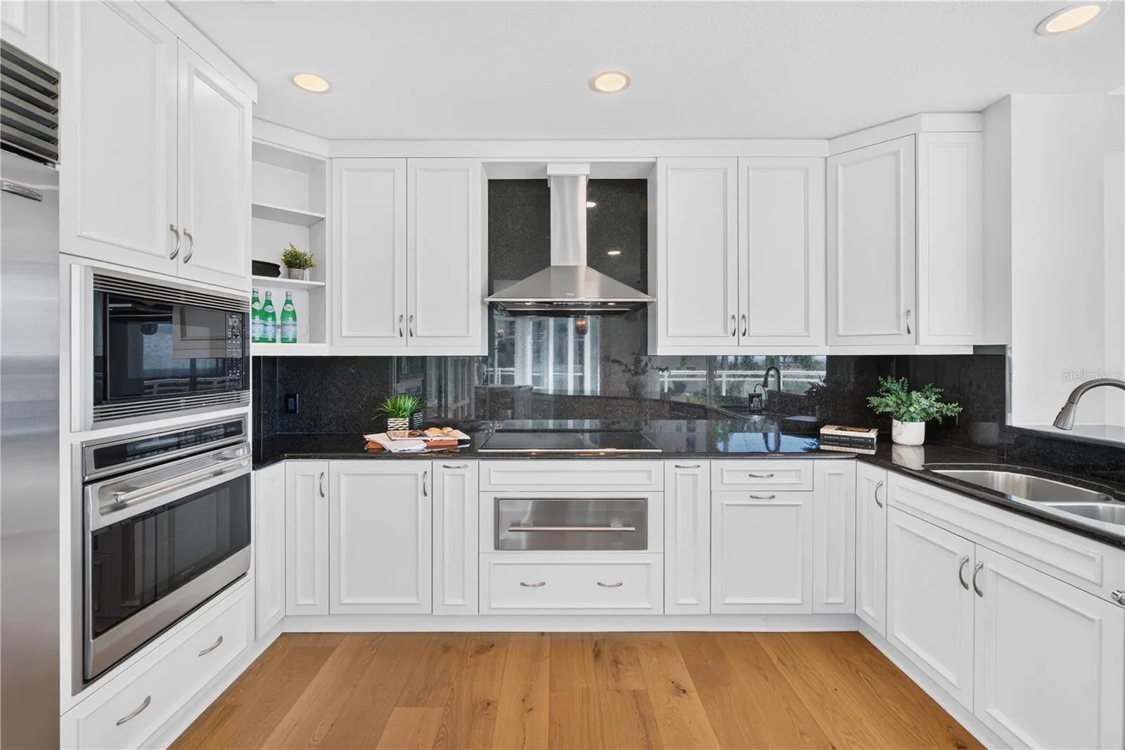 Deluxe Chef's Kitchen