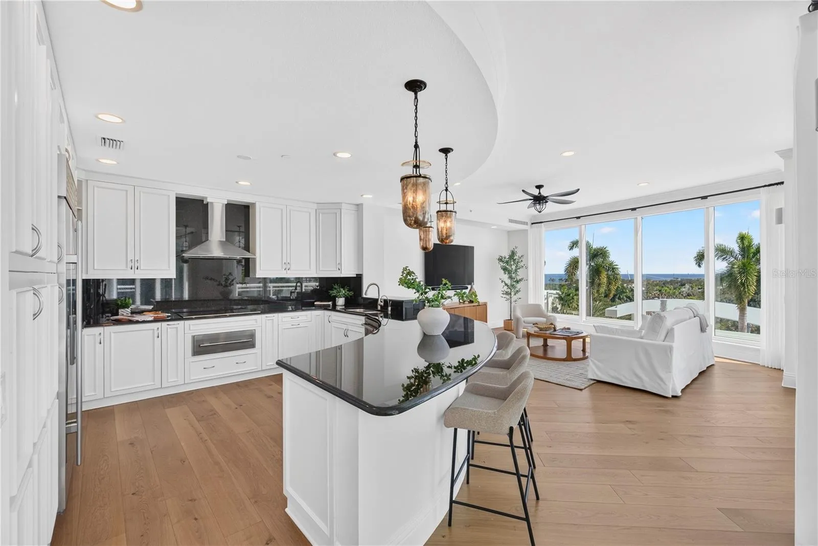 Kitchen &amp; Family Room