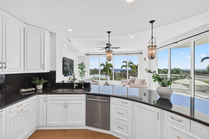 Kitchen &amp; Family Room