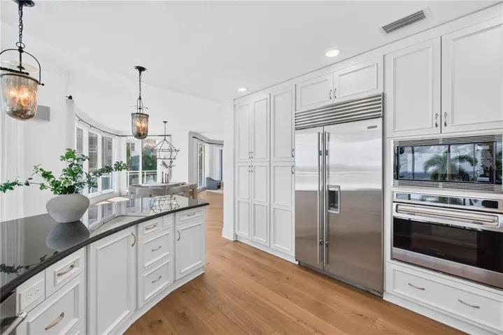 Deluxe Chef's Kitchen