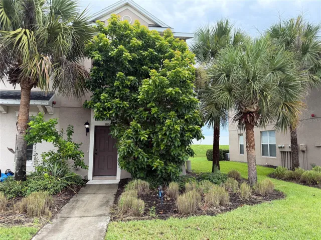 1146 Grantham End Unit with large green area