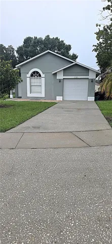 Front of house & driveway