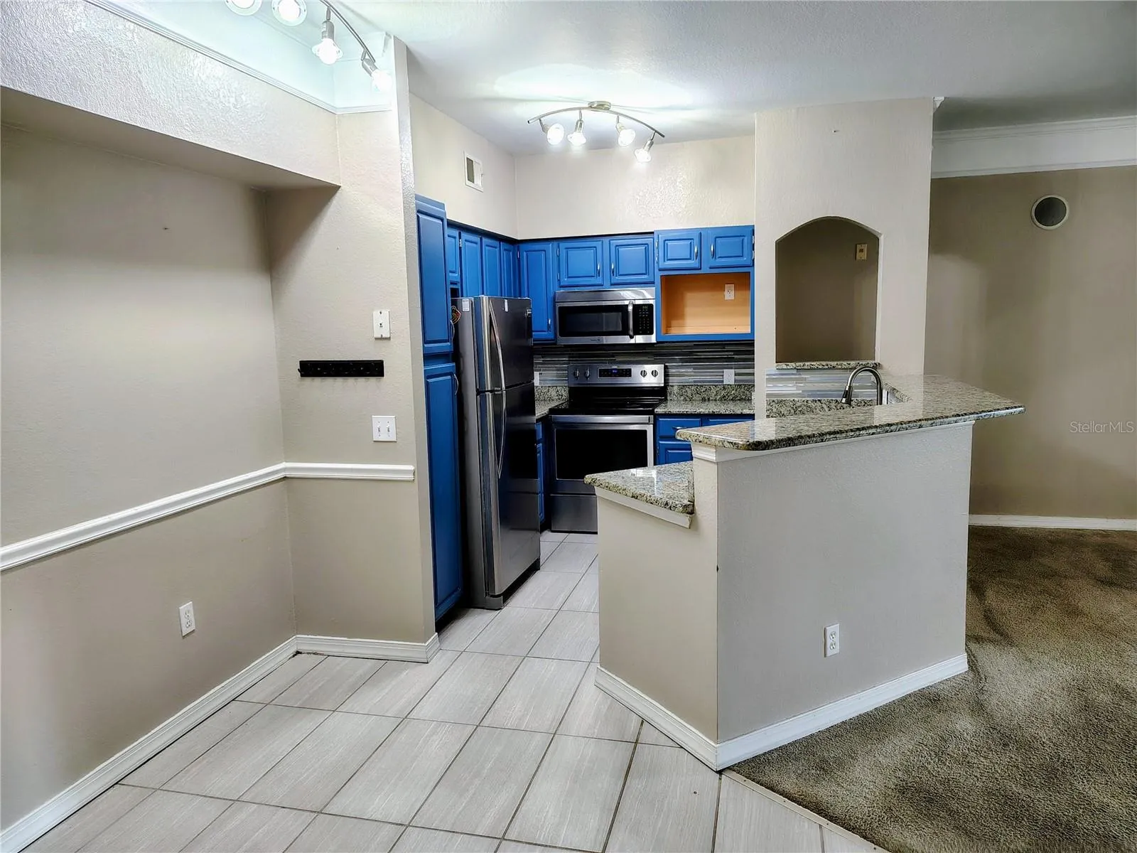 Dining/kitchen