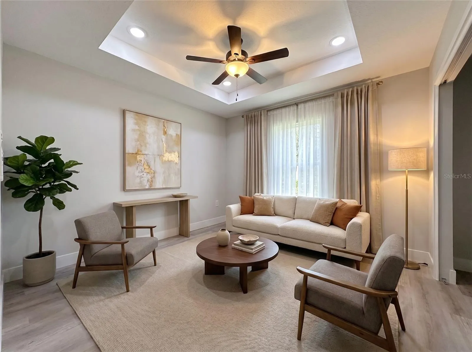 ROOM WITH VIRTUAL STAGED