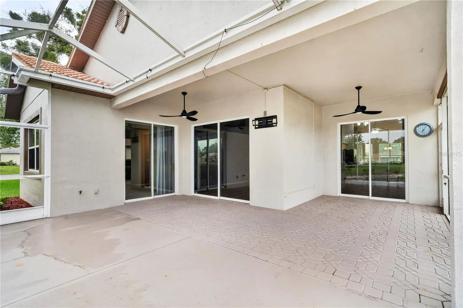 Enclosed screened patio SIDE /Lani WATER VIEW/ CELING FANS