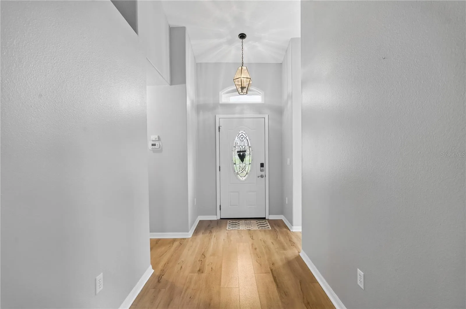FOYER/FRONT INSIDE ENTRANCE