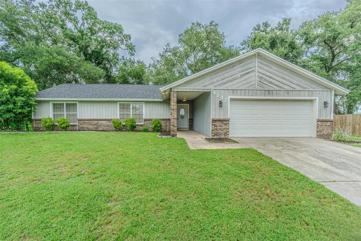 Beautiful Temple Terrace home with CHARACTER! 9217 Kingsridge Drive.