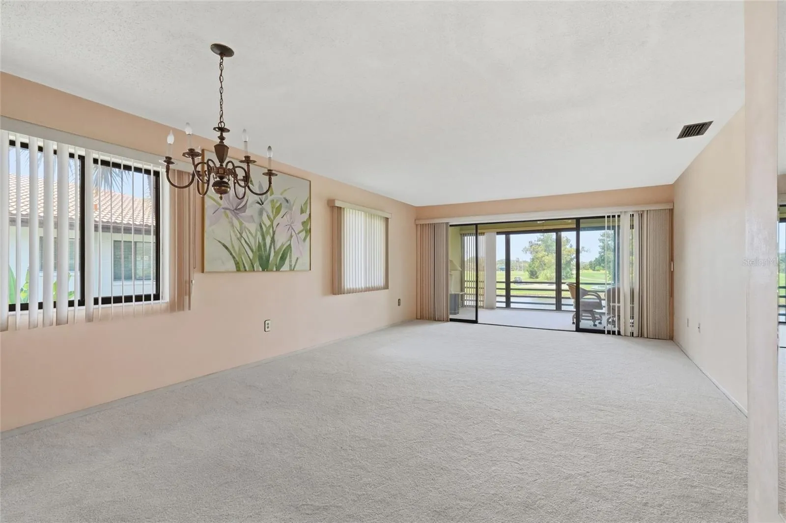 living room/dining room