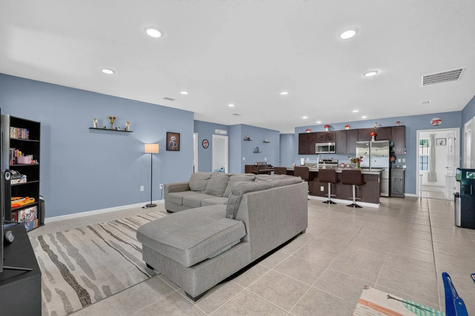 open floor plan with large profile ceramic tile