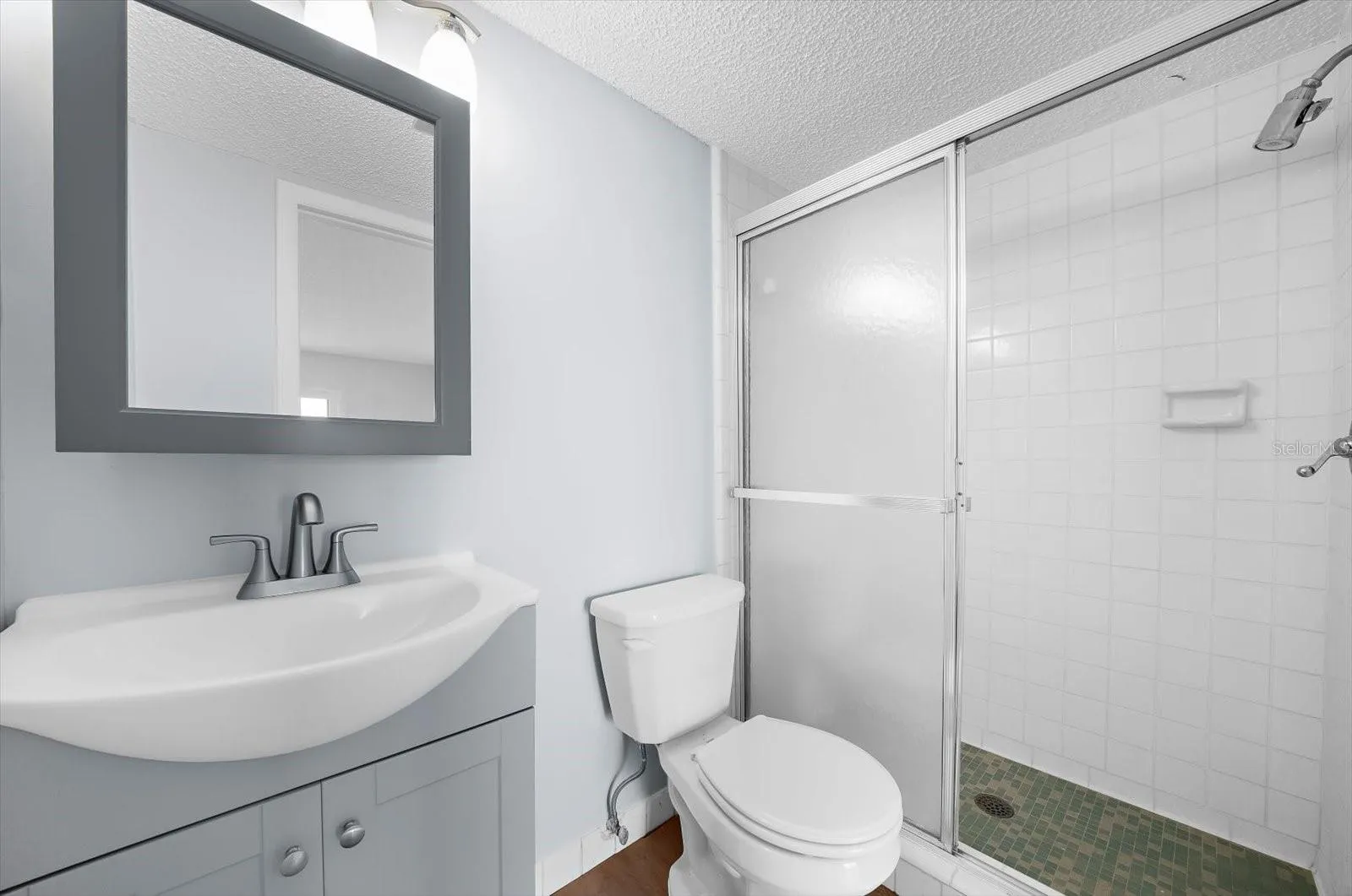 Primary En-suite bath with walk in shower