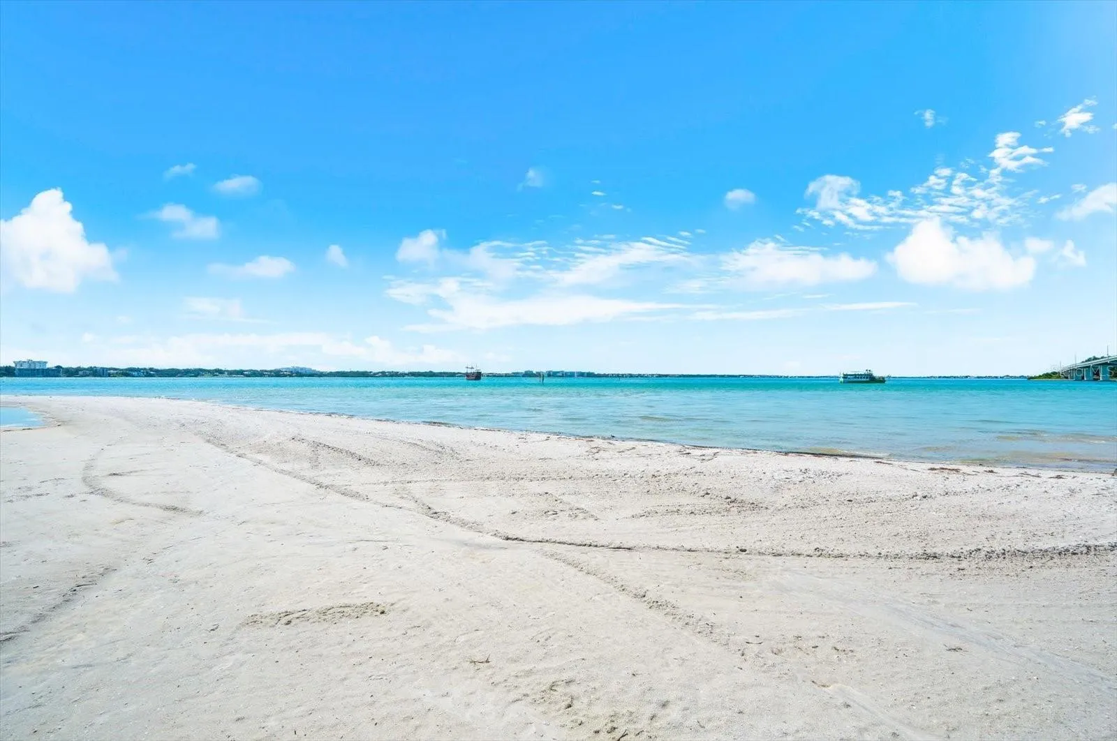 Do you love Privacy at the beach. Here it is,with Clearwater Points private beach area