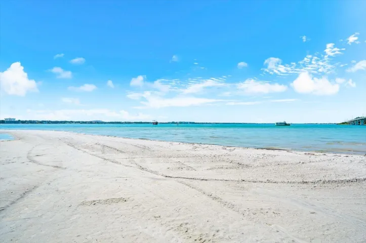 Do you love Privacy at the beach. Here it is,with Clearwater Points private beach area