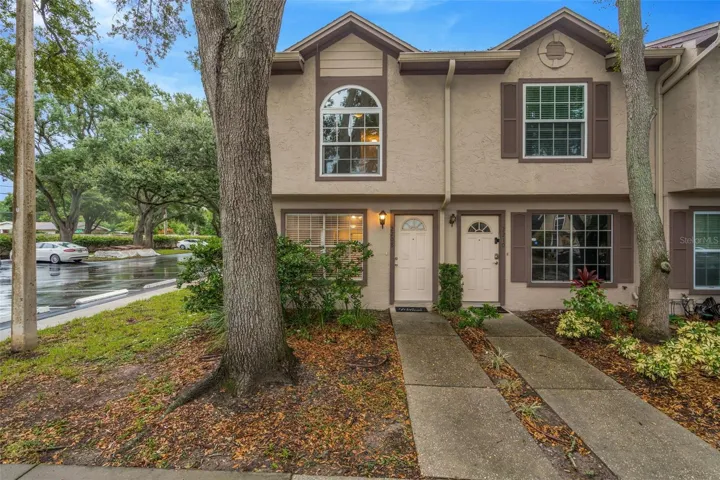 2208 Fletchers Point Cir end unit townhome
