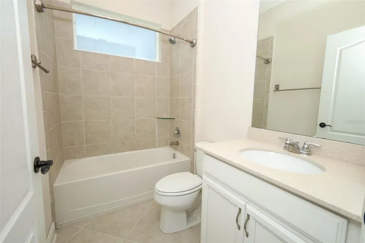 FULL BATHROOM BETWEEN BEDROOMS