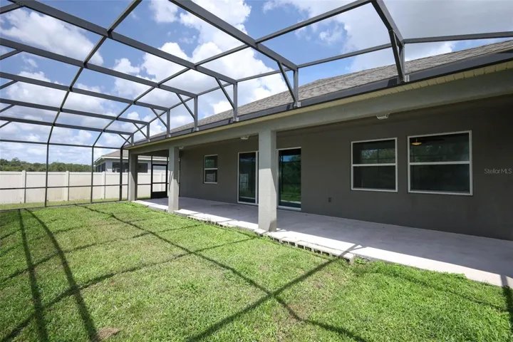 LARGE OPEN LANAI