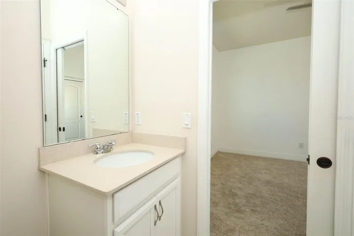 FULL BATHROOM - JACK &amp; JILL ( BETWEEN 4TH &amp; 5TH BEDROOM