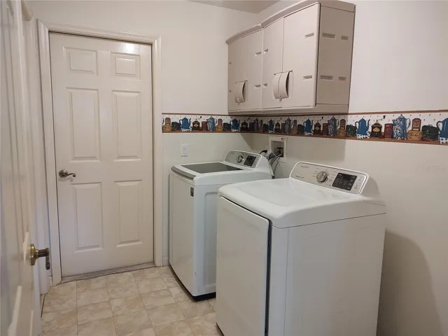 Inside laundry w/washer &amp; dryer- door to garage