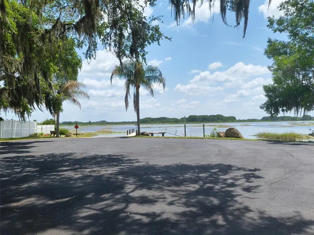 Community boat launch-great boating & fishing!