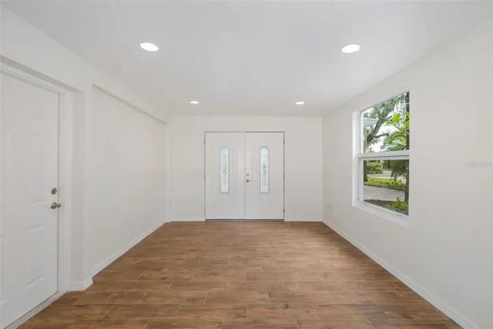 Down stairs foyer