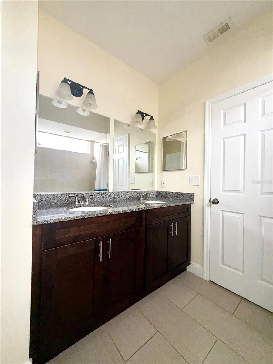Full Bathroom 2