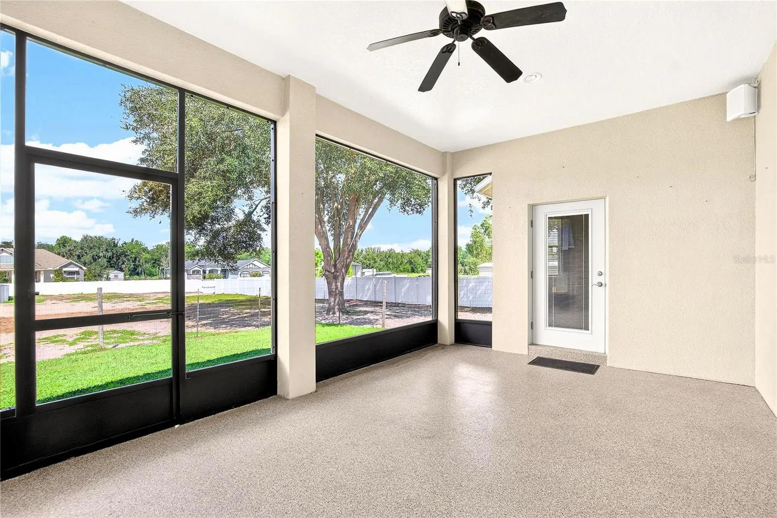 REAR LANAI OFF FAMILY ROOM