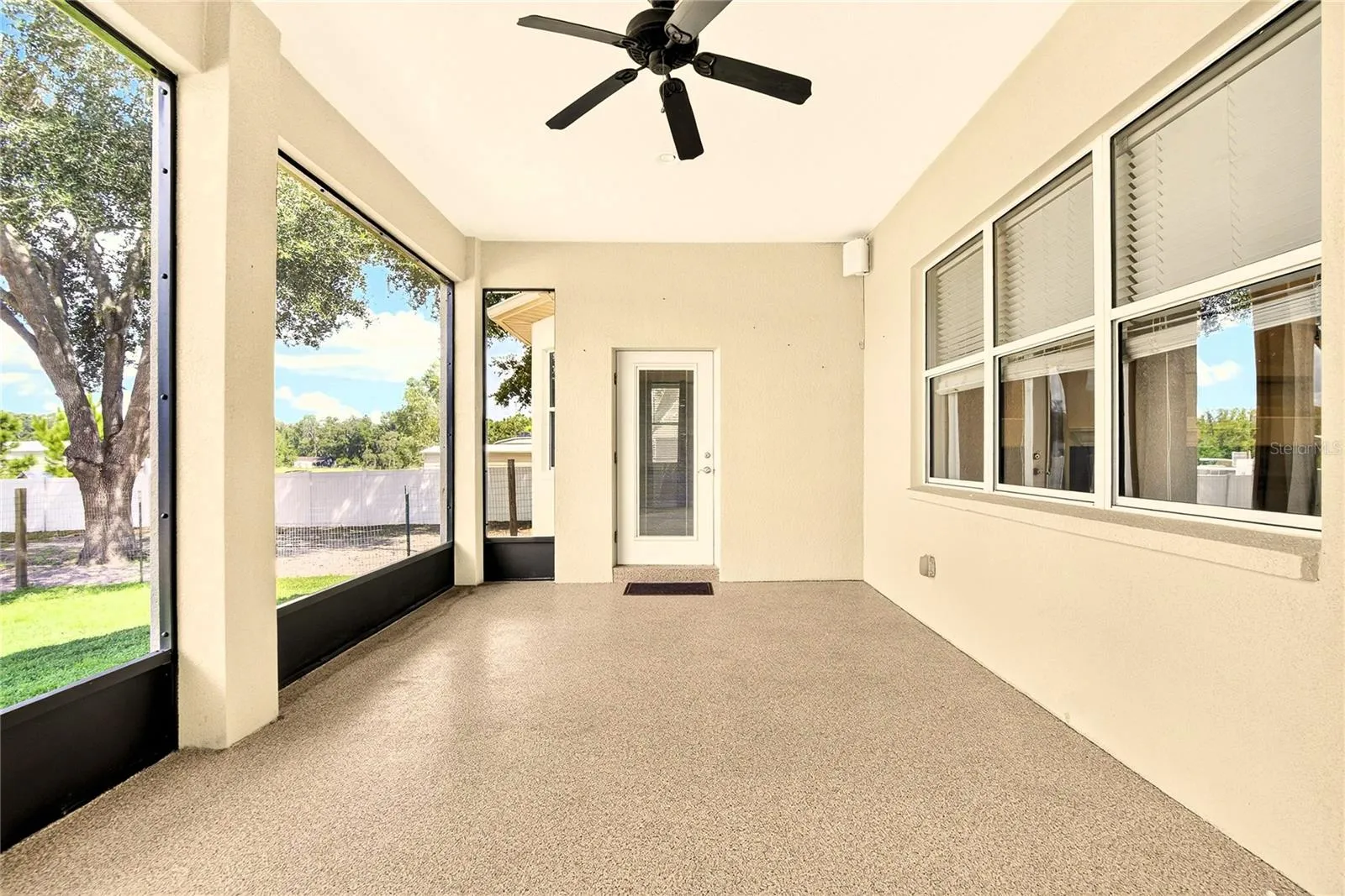 REAR LANAI OFF FAMILY ROOM