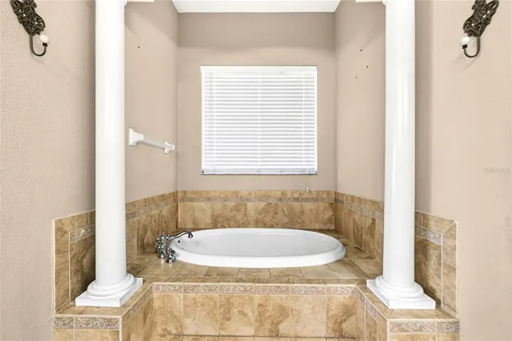 GARDEN TUB