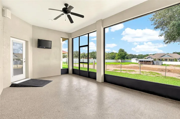 REAR LANAI OFF FAMILY ROOM