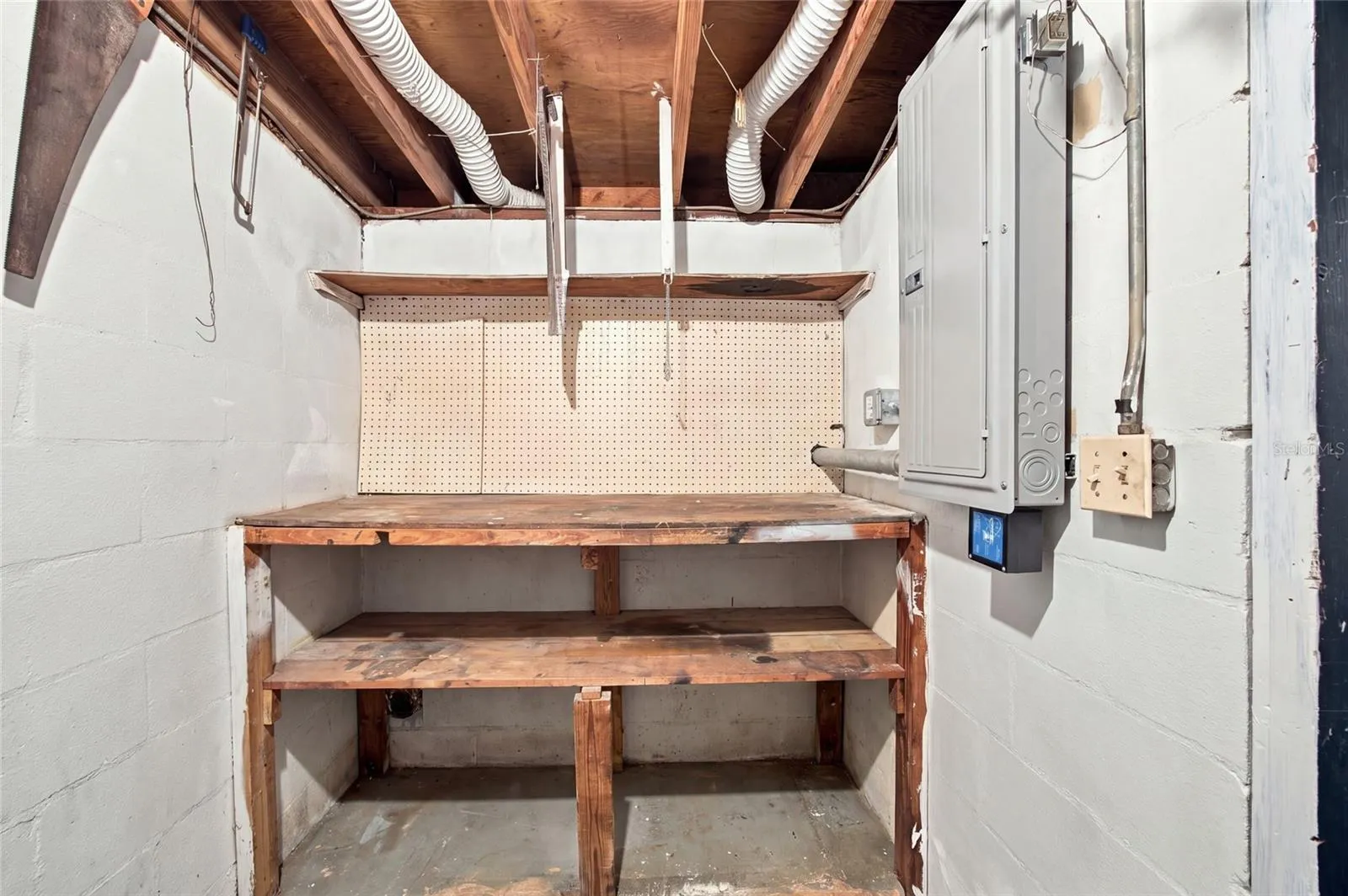 Laundry Room/Workshop/Utility Room (in Garage) 11X6